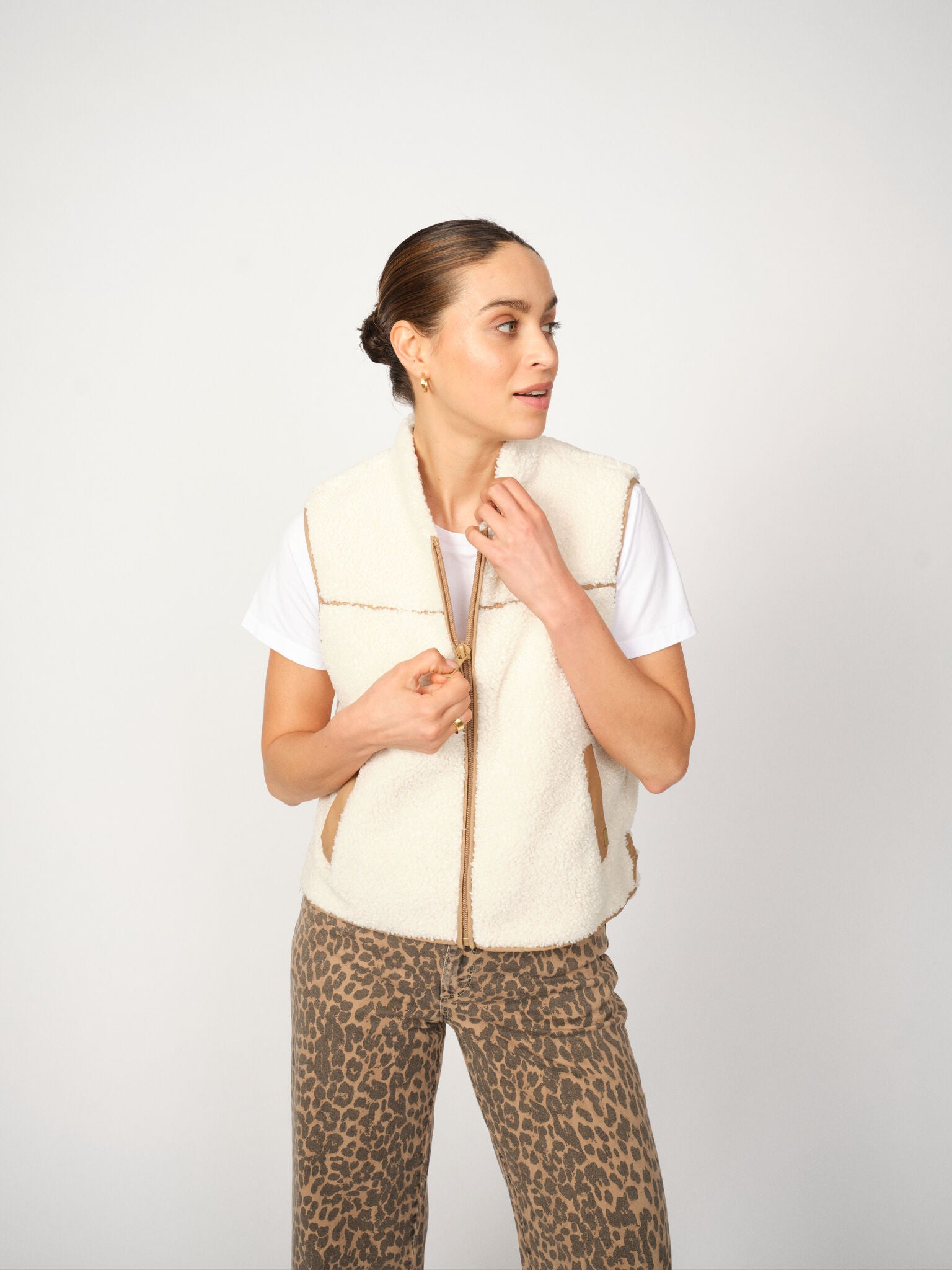 Modelshot / Ecru / Detail